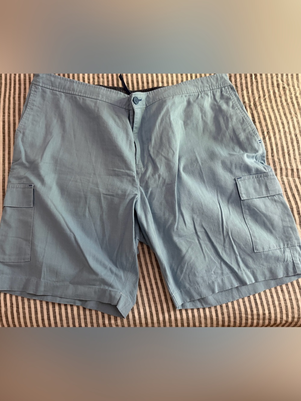 Tommy Bahama men’s Big and Tall 2XLB Light Blue Cargo Shorts